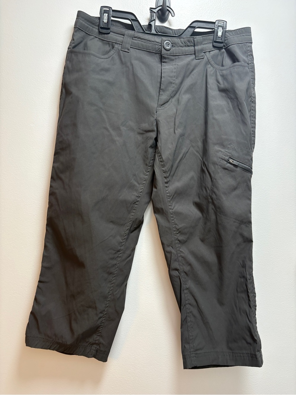 Eddie Bauer Women’s Cropped Capris in Dark Gray/Black | 10 | outdoor adventure